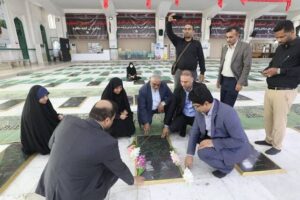 ادای احترام فعالان رسانه‌ای هرمزگان به شهدا و پیشکسوتان فقید مطبوعات