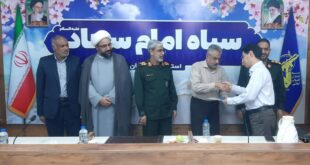 اهدا لوح سپاس و هدیه کربلا به خادمین موکب توسط سردار سالاری