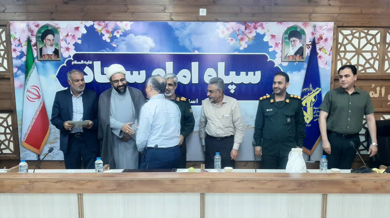 تجلیل از دکتر زارعی؛ داروساز جهادی و رئیس انجمن داروسازان هرمزگان در مسیر خدمت به زائران حسینی