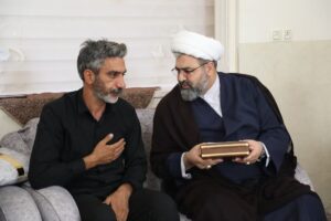 رئیس کل دادگستری استان سیستان و بلوچستان در یزد با خانواده شهید کریمی دیدار کرد