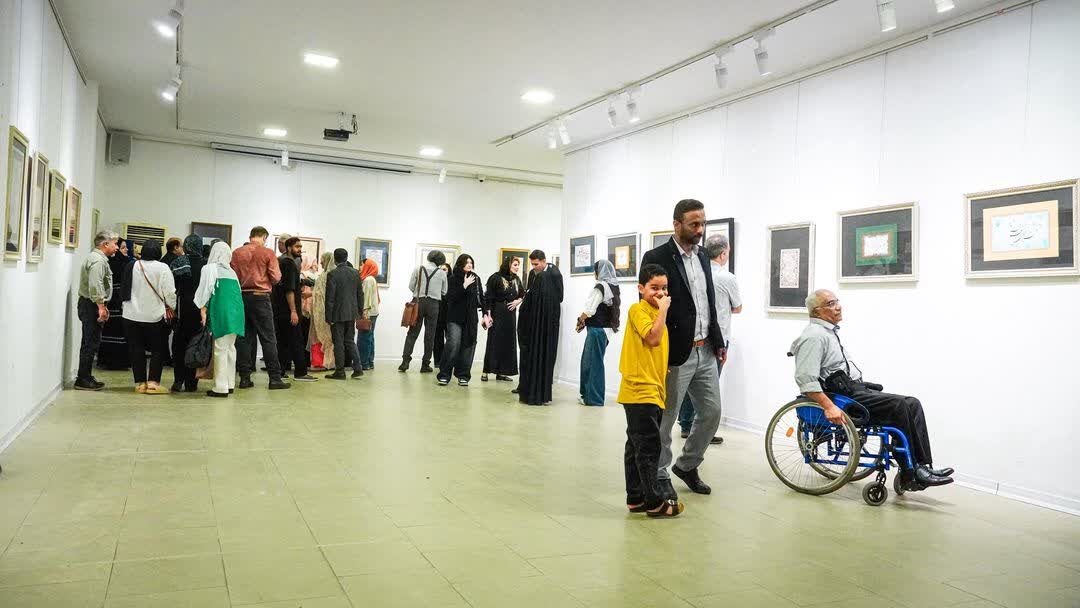 نمایشگاه «برای از تو نوشتن»؛ رقص قلم‌ها در گرامیداشت محمدعلی بهمنی در بندرعباس