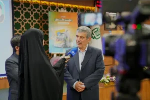 آغاز توزیع بسته‌های نوشت‌افزار رایگان در روستای کنار سیاه هرمزگان