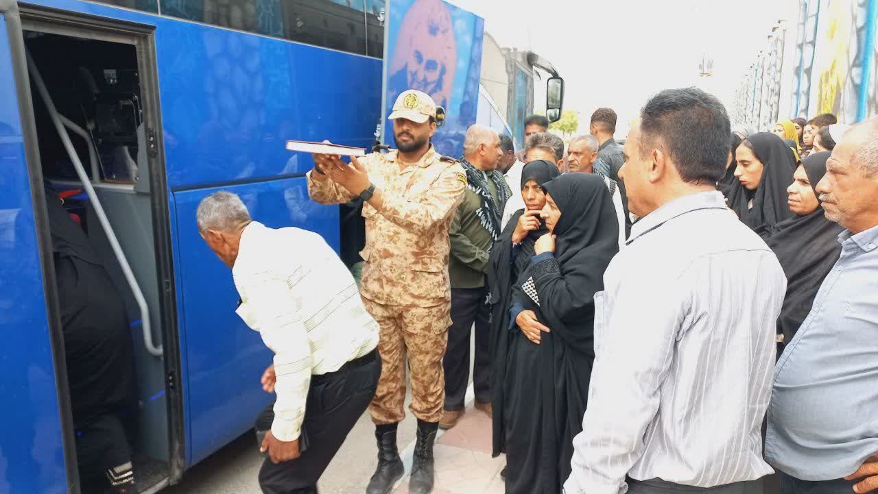 اعزام ۴۱ نفر از خانواده‌های ایثارگران شهرستان رودان به مشهد مقدس