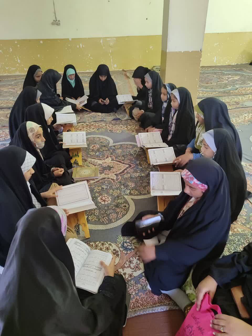 برگزاری مسابقات قرآن و عترت در حوزه حضرت خدیجه(س) برنطین، شهرستان رودان