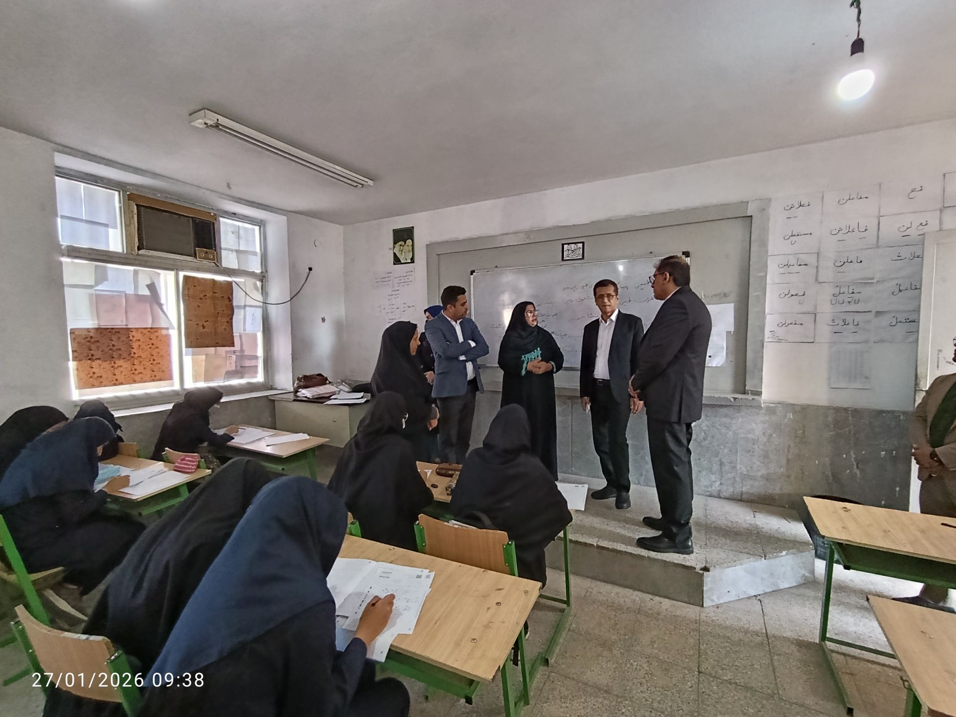 بازدید مدیرکل آموزش و پرورش هرمزگان از روند برگزاری آزمون پایش کیفیت آموزشی در مدارس متوسطه دوم ناحیه یک بندرعباس