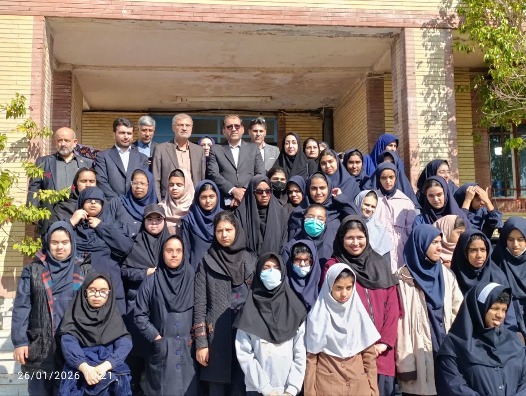 آیین تحویل اقلام توانبخشی به دانشآموزان با نیازهای ویژه در هنرستان دخترانه مهر برگزار شد