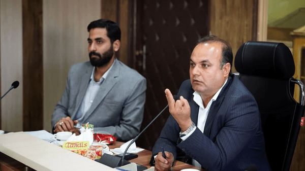 مسعود پاکزاد: بی‌توجهی به پروژه‌های راهبردی توسعه هرمزگان را با چالش جدی مواجه می‌کند