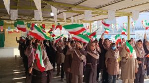 فیلم ببینید/ همخوانی پرشور سرود «ای ایران» توسط دانشآموزان مقطع متوسطه اول مدرسه جامعهالزهرا ناحیه یک بندرعباس
